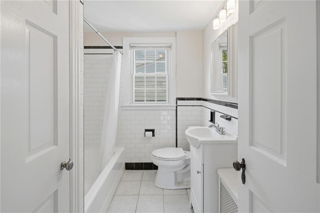 Single Family Residence at 43 Ferrier Drive, Warwick, photo 17 of 28