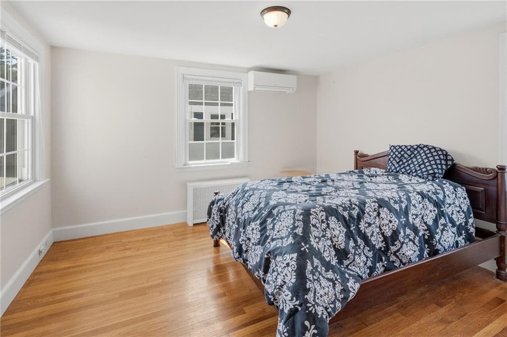 Single Family Residence at 43 Ferrier Drive, Warwick, photo 15 of 28