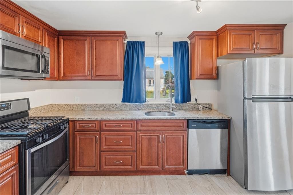 Single Family Residence at 43 Ferrier Drive, Warwick, photo 8 of 28