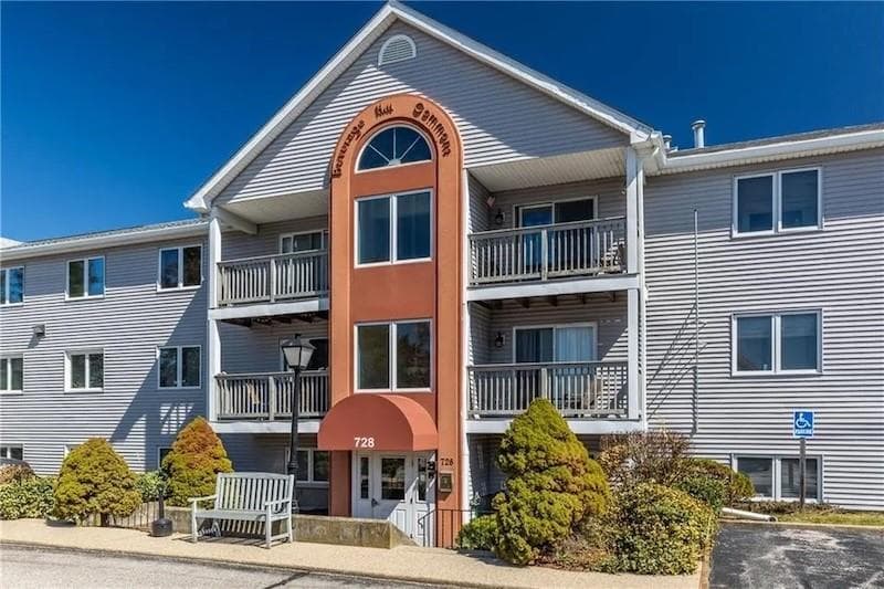 Condominium at 728 Beverage Hill Avenue UNIT 26, Pawtucket, photo 2 of 18