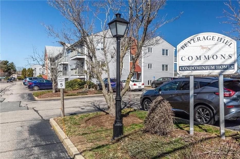 Condominium at 728 Beverage Hill Avenue UNIT 26, Pawtucket, photo 4 of 18