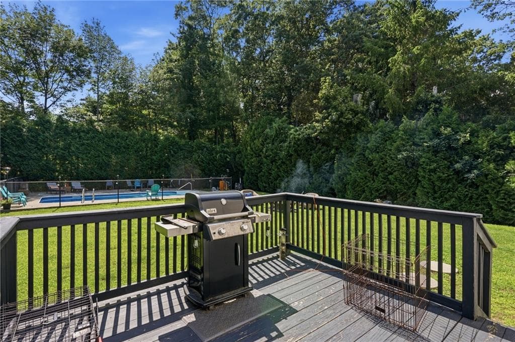 106 1/2 Bishop Hill Road photo 32