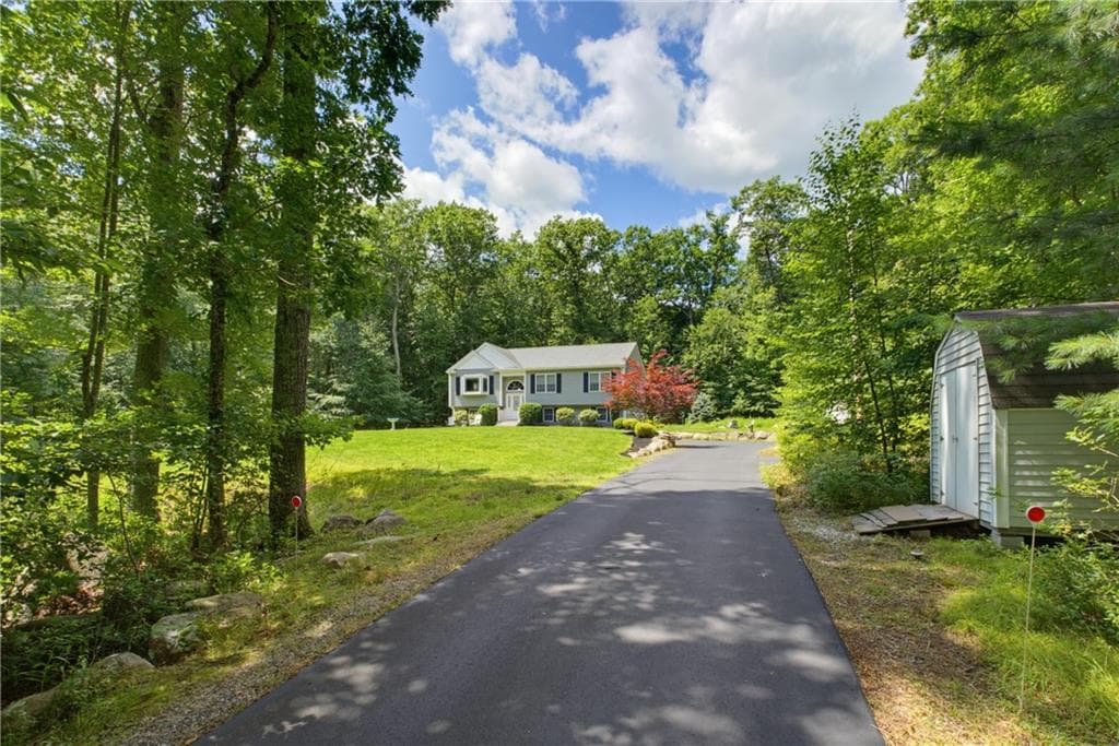 102 Bramble Bush Road photo 3