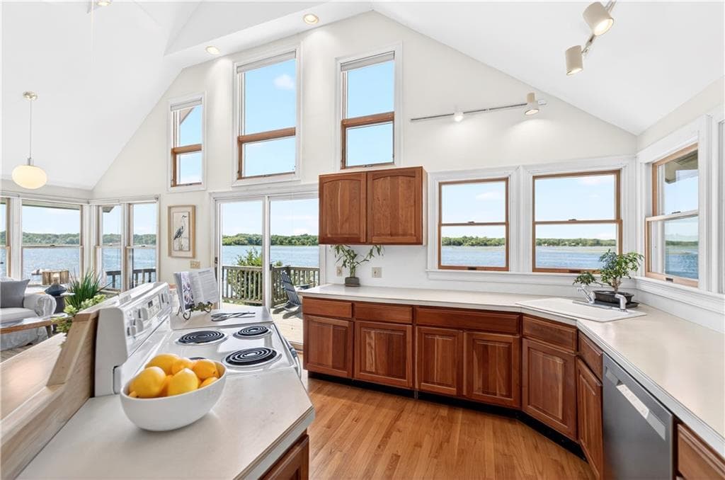 63 Teed Avenue photo 8