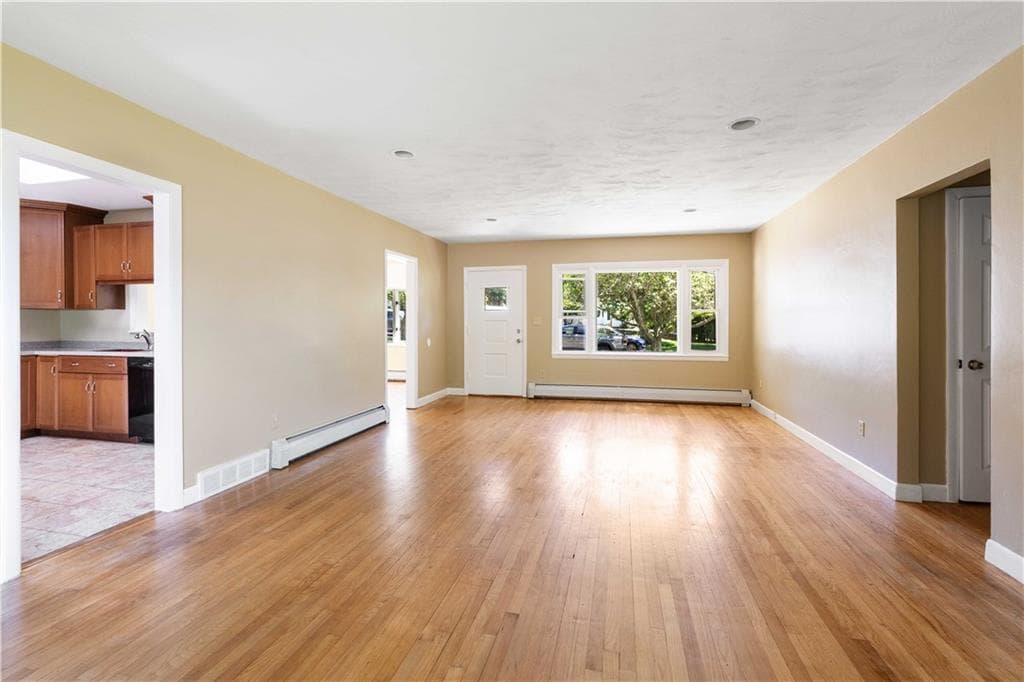 278 Green End Avenue photo 3