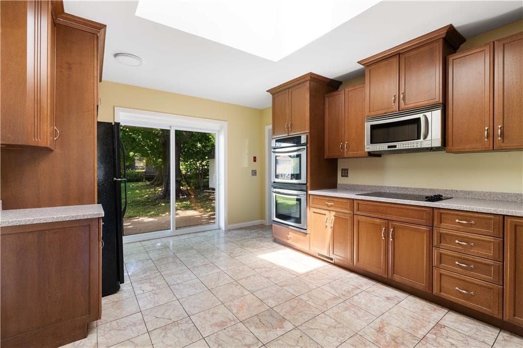 278 Green End Avenue photo 8