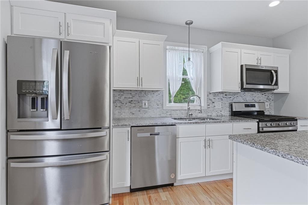 Single Family Residence at 224 Francis Avenue, North Providence, photo 6 of 14