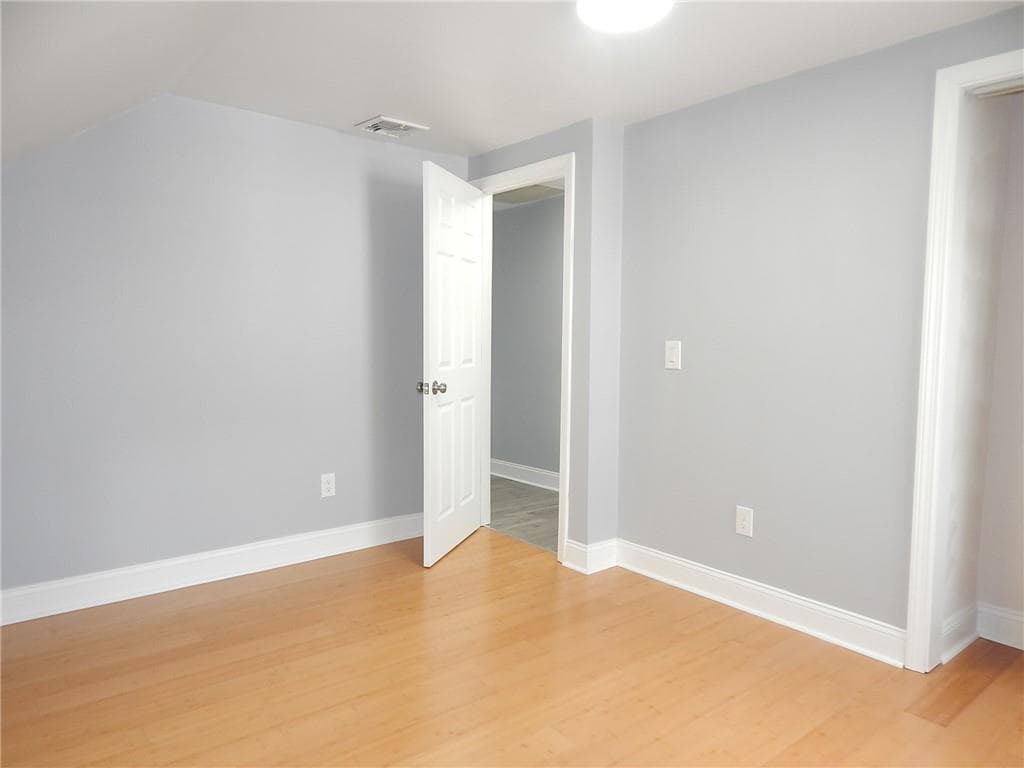 52 Hillwood Street photo 17