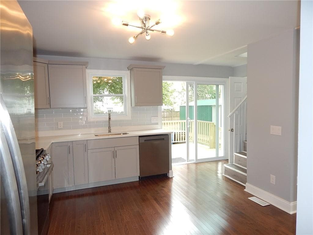 52 Hillwood Street photo 9