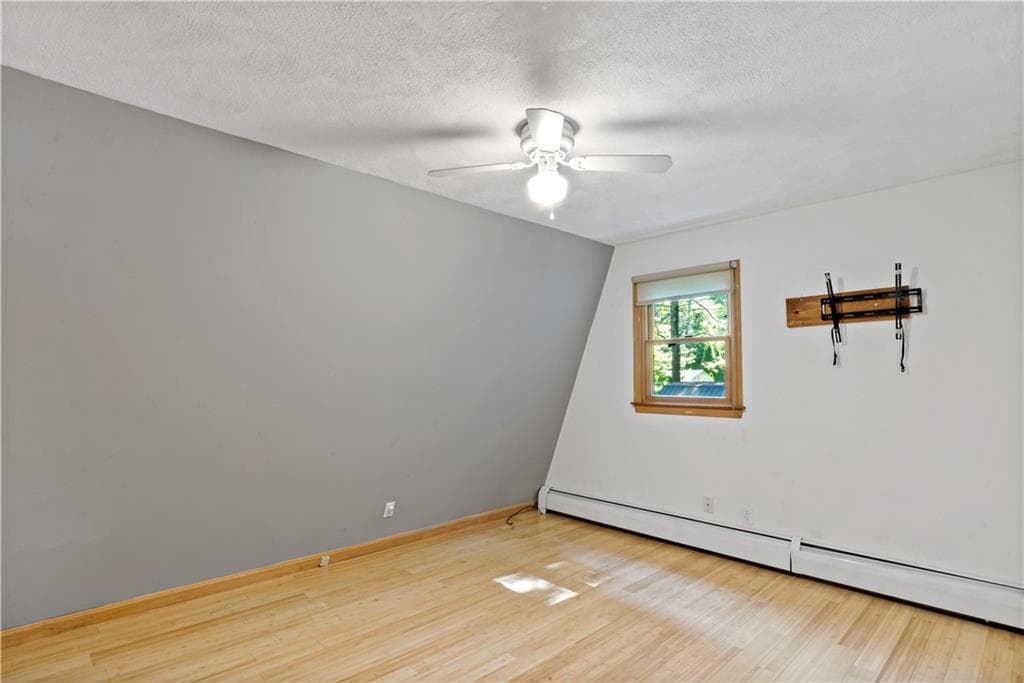 Single Family Residence at 10 Partridge Drive, Exeter, photo 17 of 45