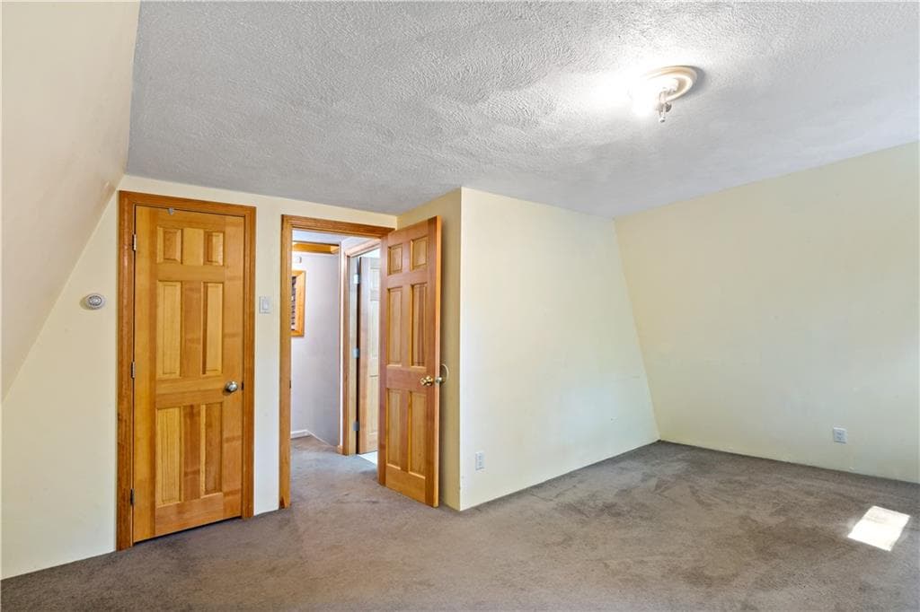 Single Family Residence at 10 Partridge Drive, Exeter, photo 26 of 45