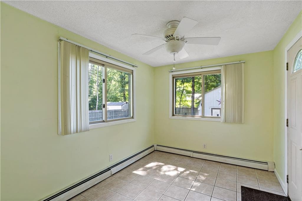 Single Family Residence at 10 Partridge Drive, Exeter, photo 22 of 45