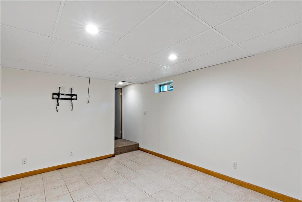 Single Family Residence at 10 Partridge Drive, Exeter, photo 28 of 45