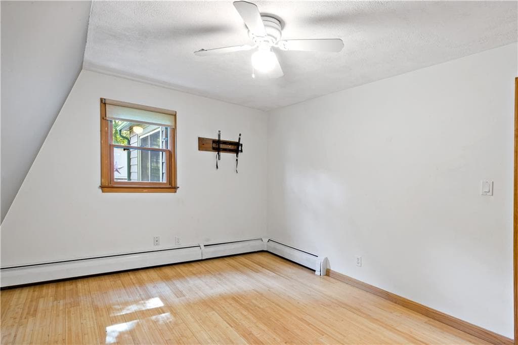 Single Family Residence at 10 Partridge Drive, Exeter, photo 20 of 45