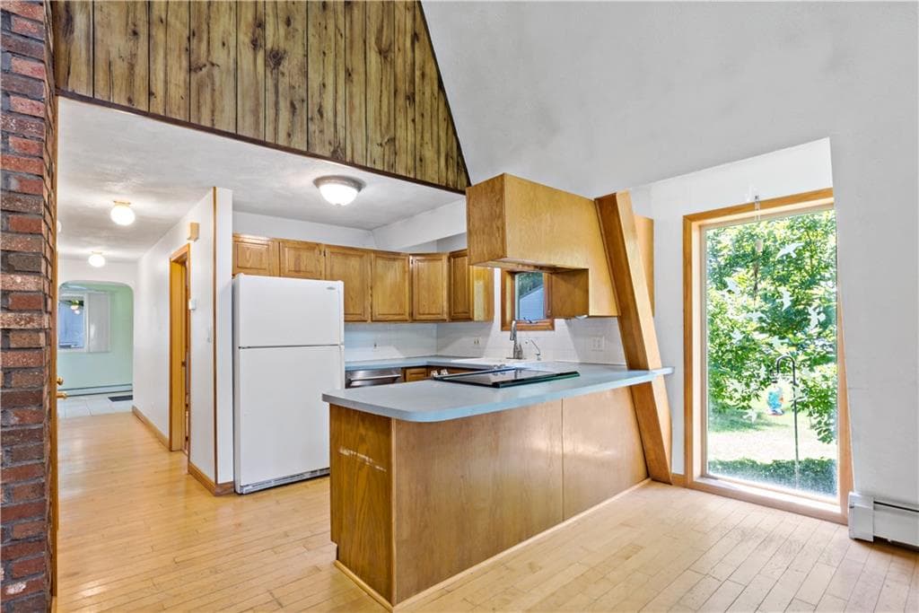 Single Family Residence at 10 Partridge Drive, Exeter, photo 10 of 45