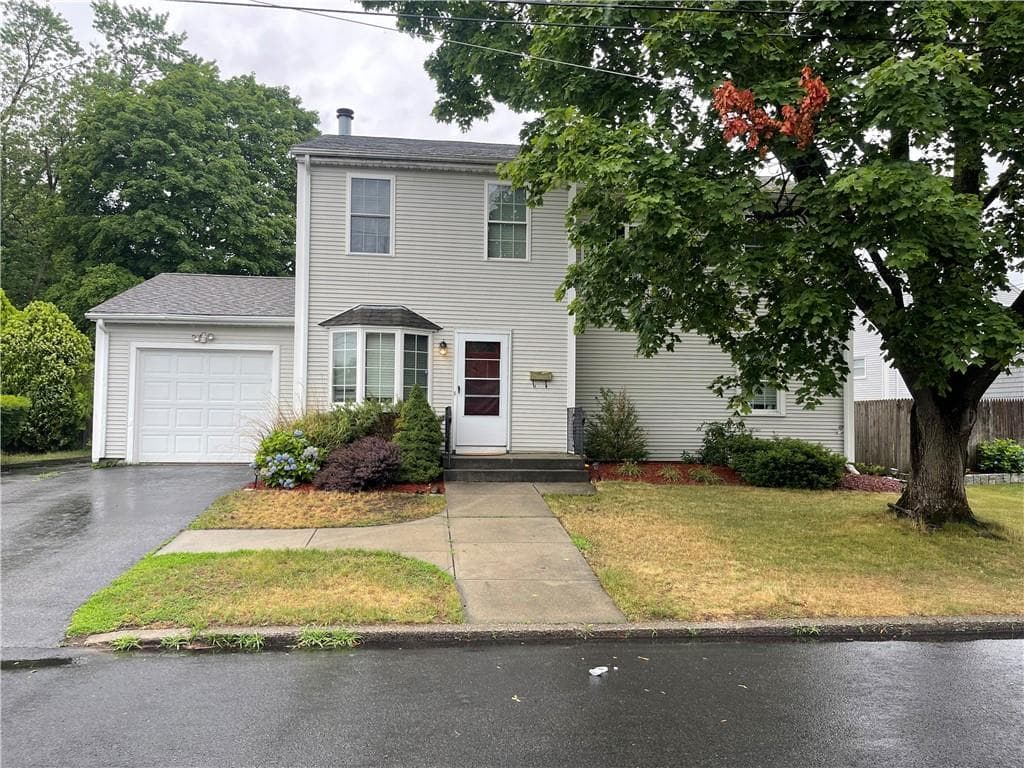 Single Family Residence at 210 Pinecrest Drive, Pawtucket, photo 2 of 29