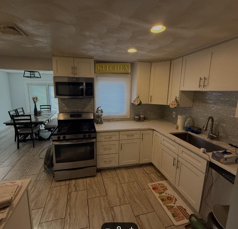 Single Family Residence at 210 Pinecrest Drive, Pawtucket, photo 5 of 29