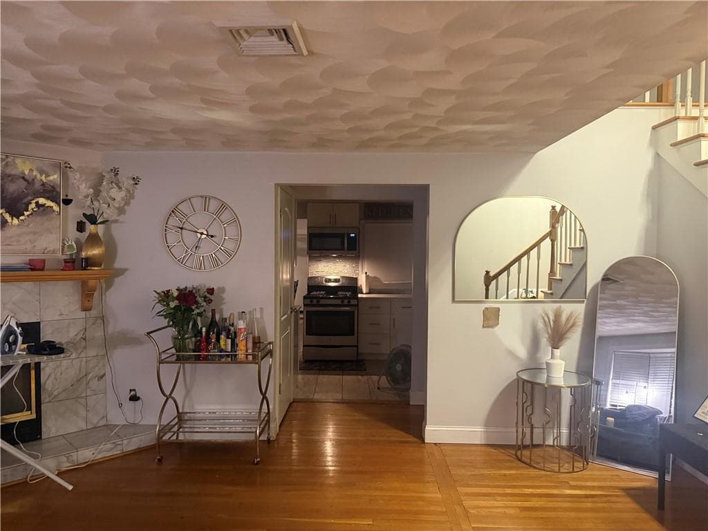 Single Family Residence at 210 Pinecrest Drive, Pawtucket, photo 10 of 29