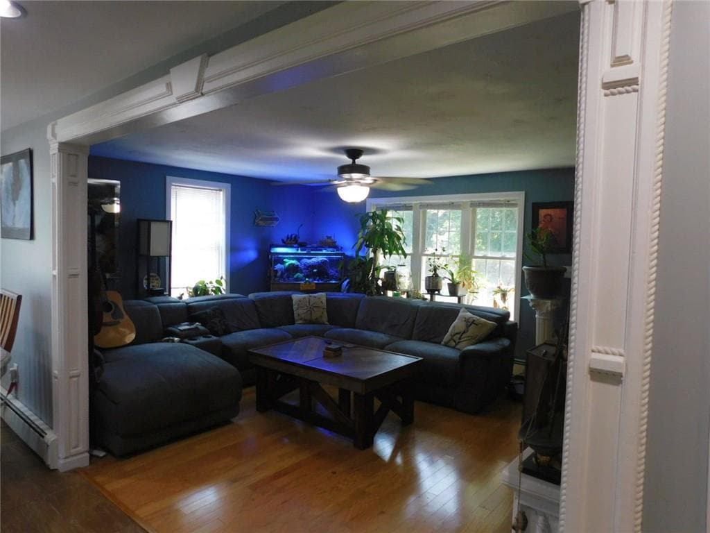 Single Family Residence at 8 C KINGSTOWN Road, Richmond, photo 6 of 22