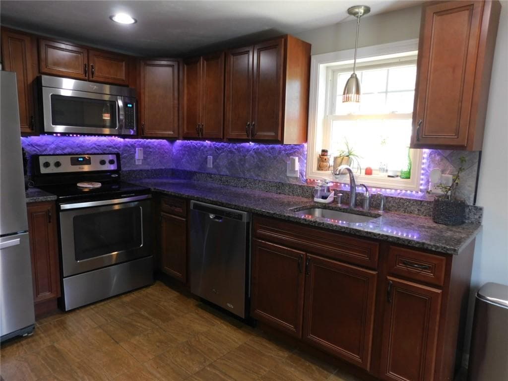 Single Family Residence at 8 C KINGSTOWN Road, Richmond, photo 3 of 22