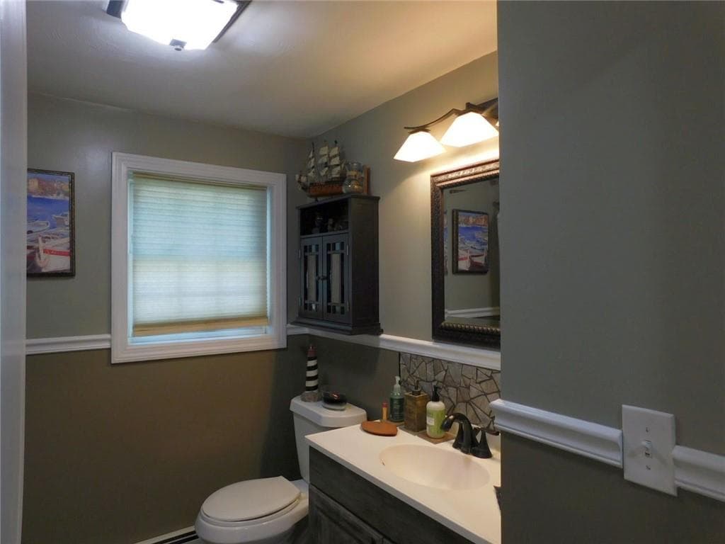 Single Family Residence at 8 C KINGSTOWN Road, Richmond, photo 8 of 22