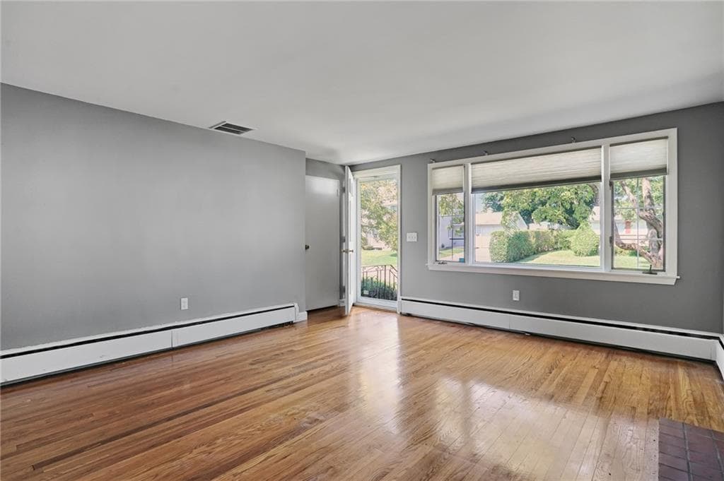 74 Ticonderoga Drive photo 9