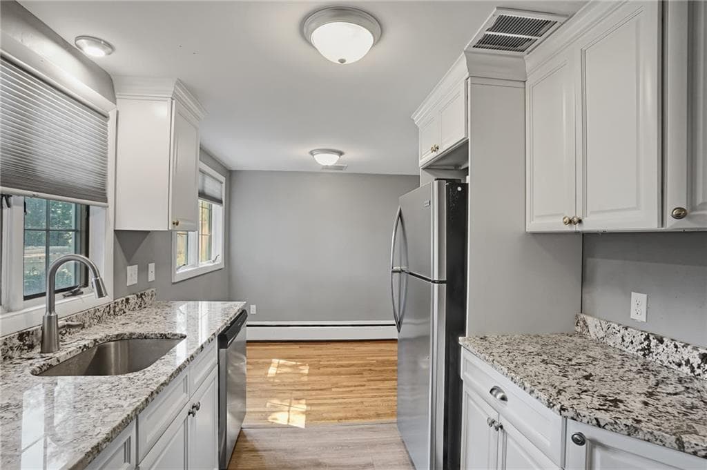 74 Ticonderoga Drive photo 4