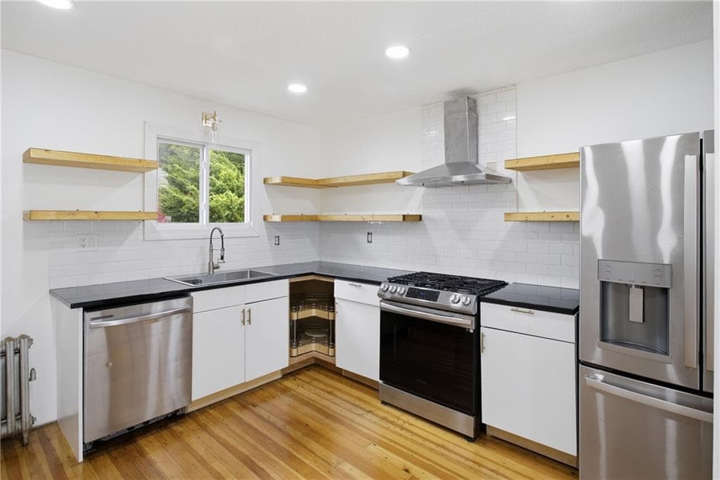 43 Sunset Avenue photo 8