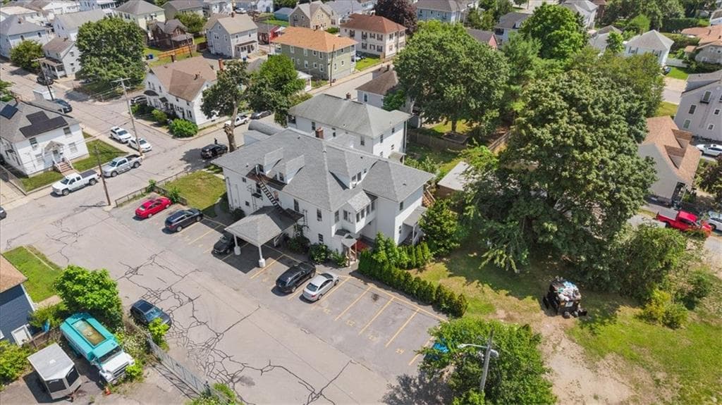 82 Pond Street photo 2