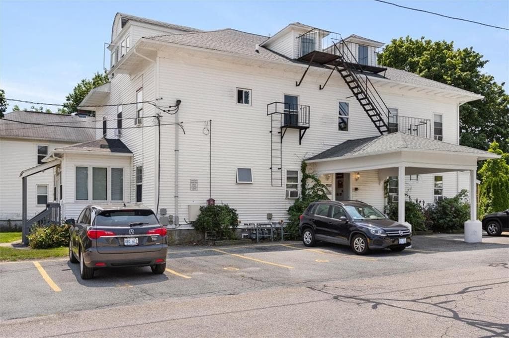 82 Pond Street photo 7