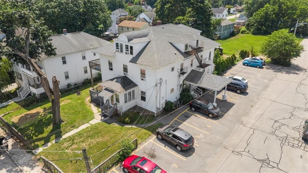 82 Pond Street