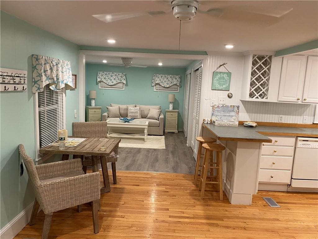 Single Family Residence at 46 Sherman Road, South Kingstown, photo 6 of 19