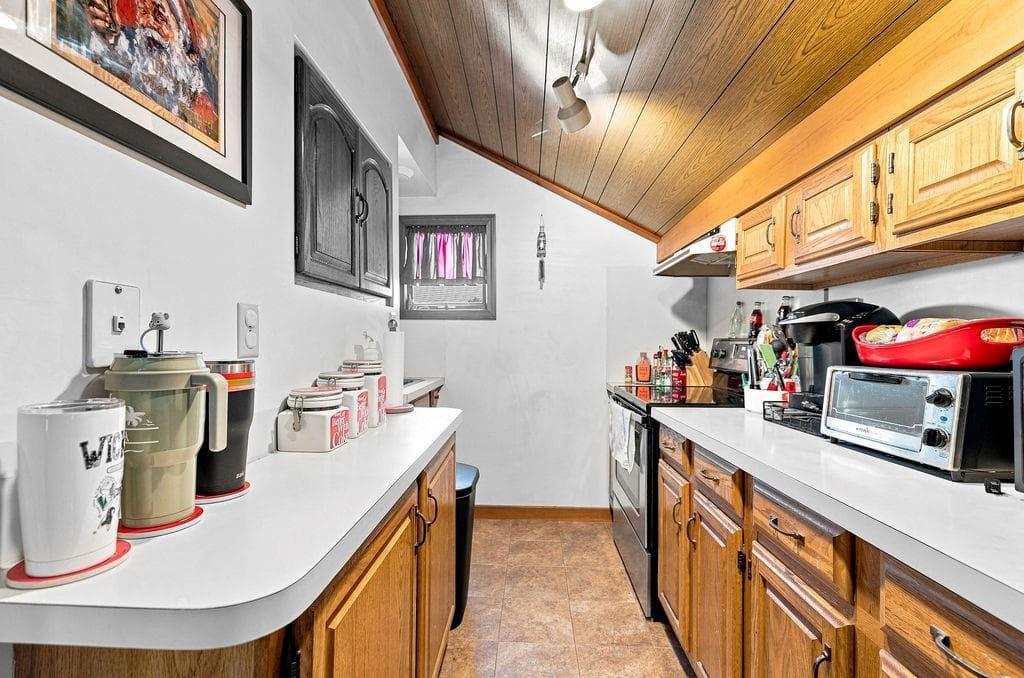 Multi Family at 228 Main Road, Tiverton, photo 22 of 34