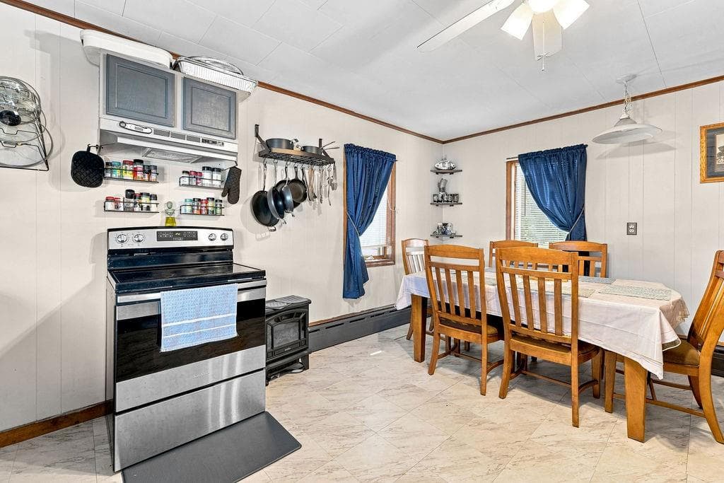 Multi Family at 228 Main Road, Tiverton, photo 21 of 34