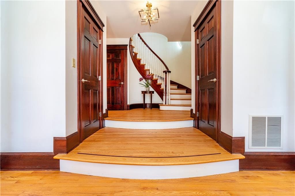 73 Nottingham Drive photo 4