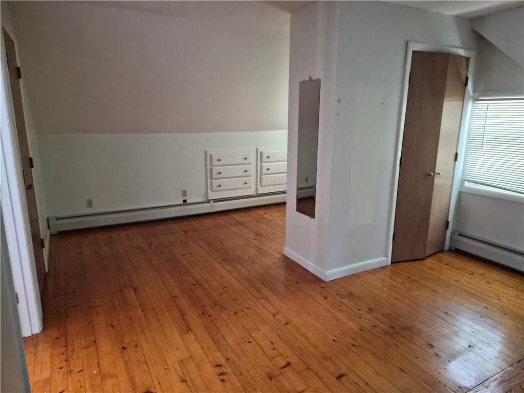Single Family Residence at 384 Devils Foot Road, North Kingstown, photo 12 of 17