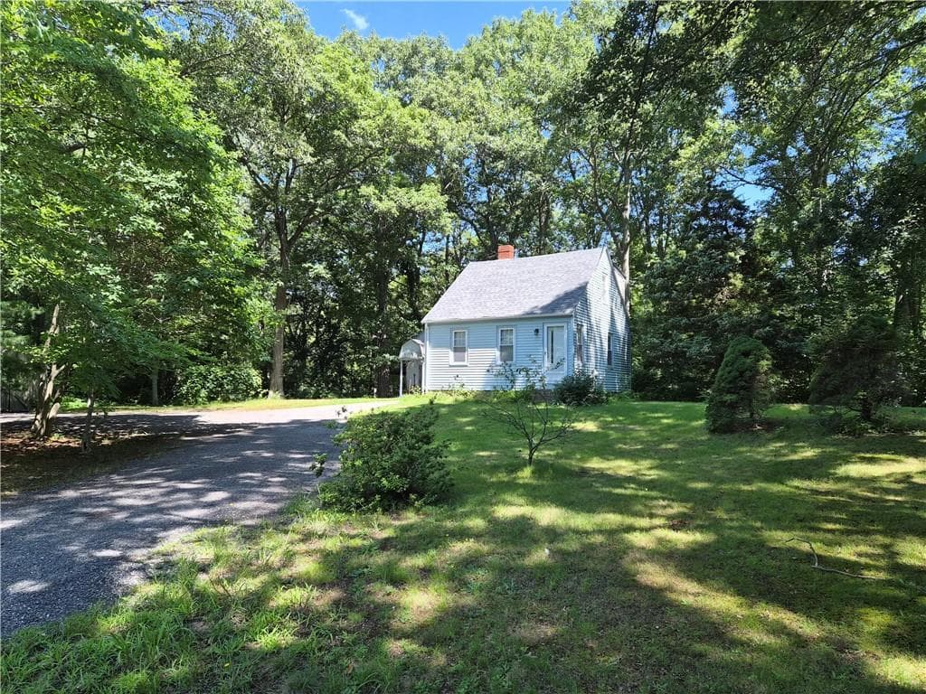 Single Family Residence at 384 Devils Foot Road, North Kingstown, photo 4 of 17