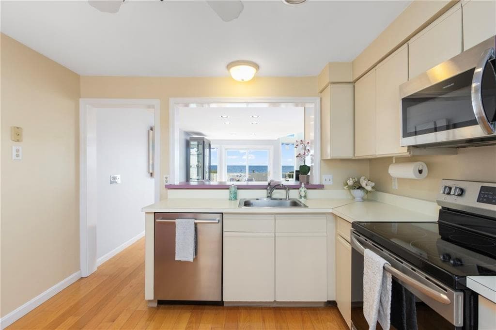 Condominium at 21 Beach Street, Narragansett, photo 27 of 48