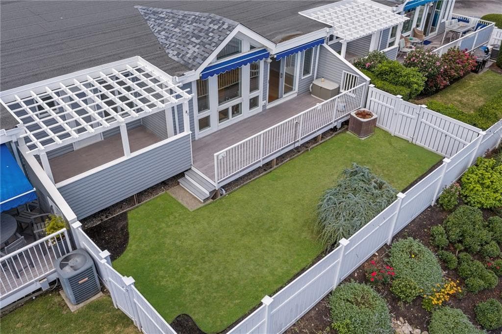 Condominium at 21 Beach Street, Narragansett, photo 6 of 48