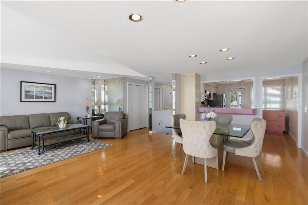 Condominium at 21 Beach Street, Narragansett, photo 13 of 48