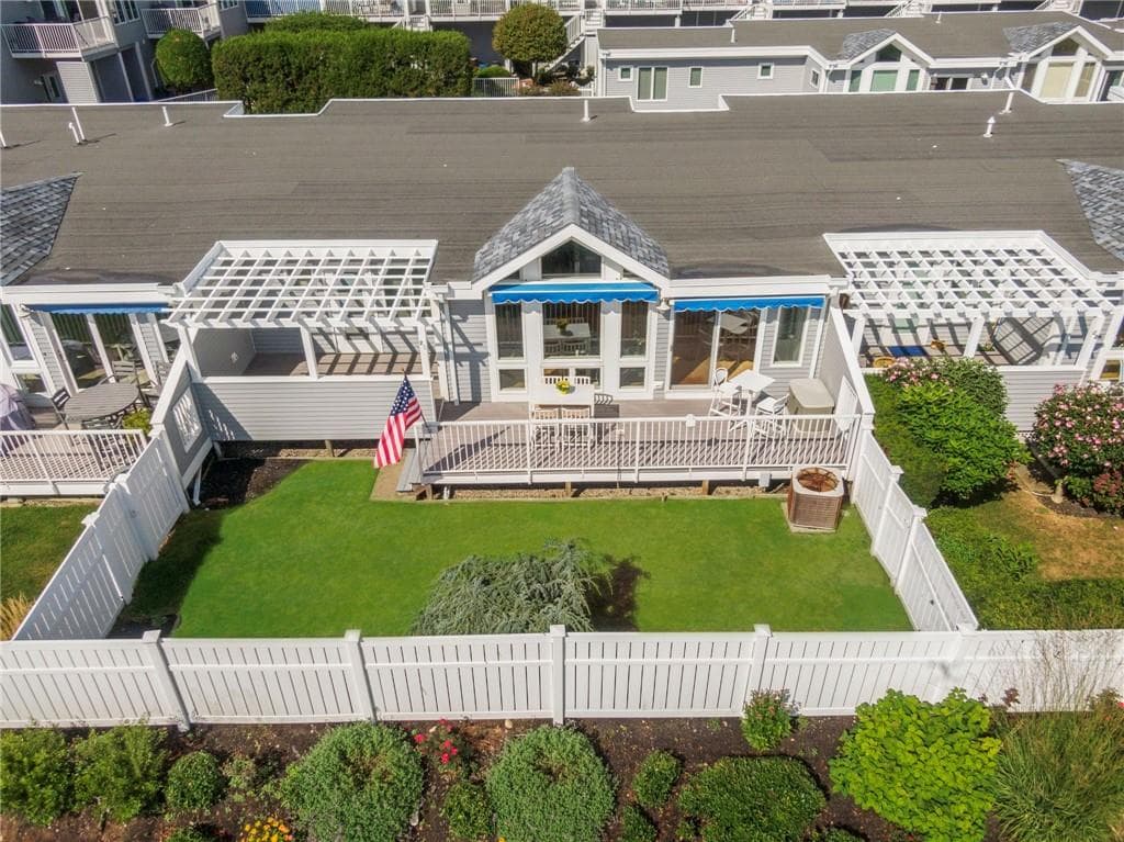 Condominium at 21 Beach Street, Narragansett, photo 5 of 48