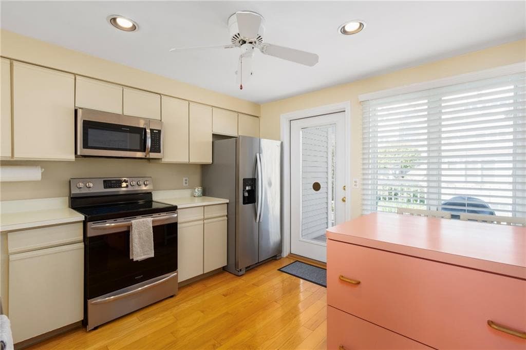 Condominium at 21 Beach Street, Narragansett, photo 29 of 48