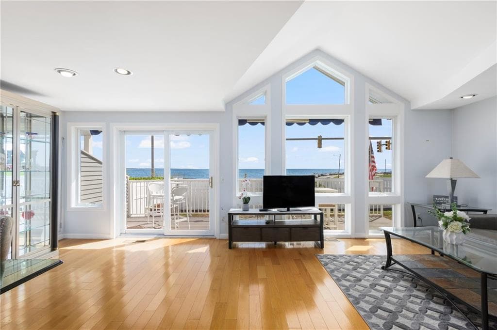 Condominium at 21 Beach Street, Narragansett, photo 8 of 48