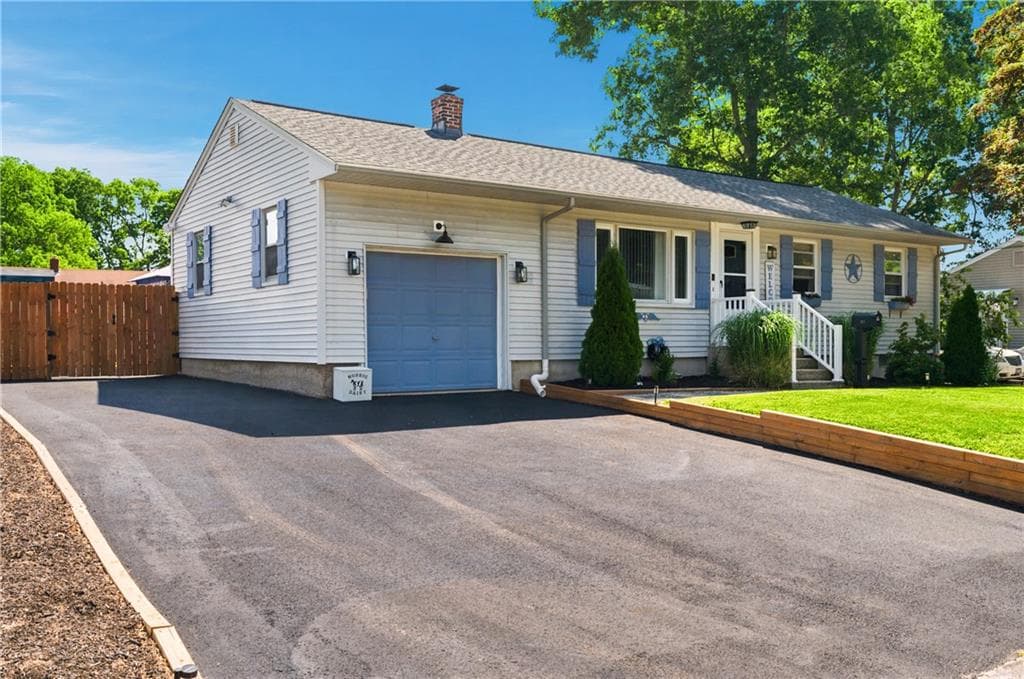 121 COLUMBIA Avenue photo 3