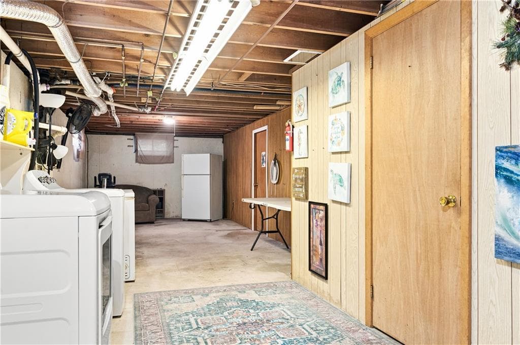 121 COLUMBIA Avenue photo 32
