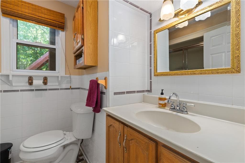 Single Family Residence at 101 Hopkins Avenue, Johnston, photo 10 of 26