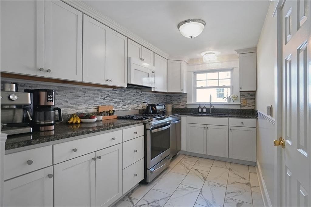 520 Middle Highway photo 12