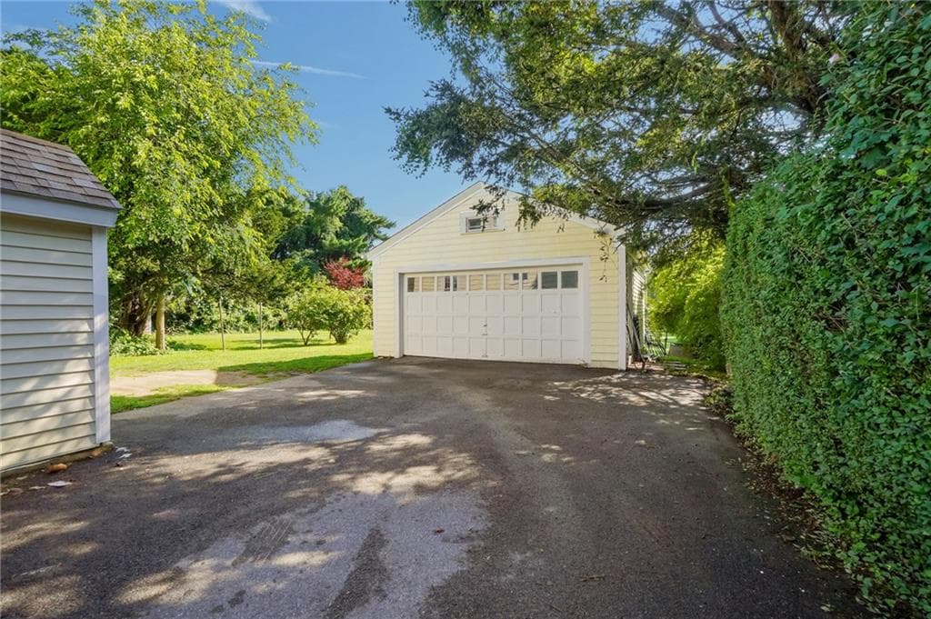 520 Middle Highway photo 35