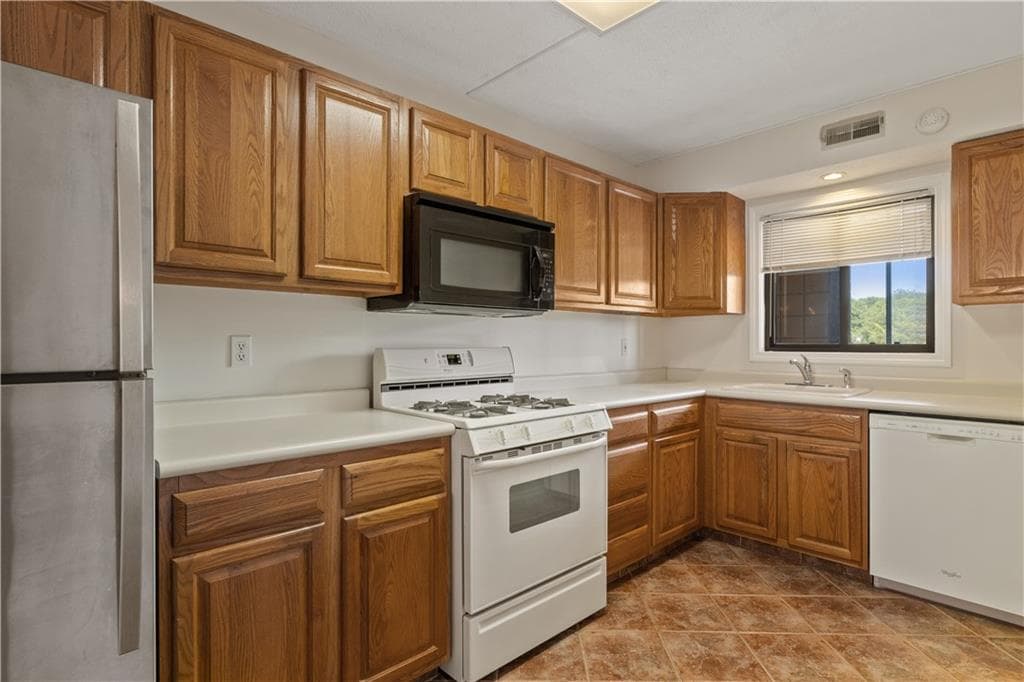 650 East Greenwich Avenue UNIT 5-405 photo 5