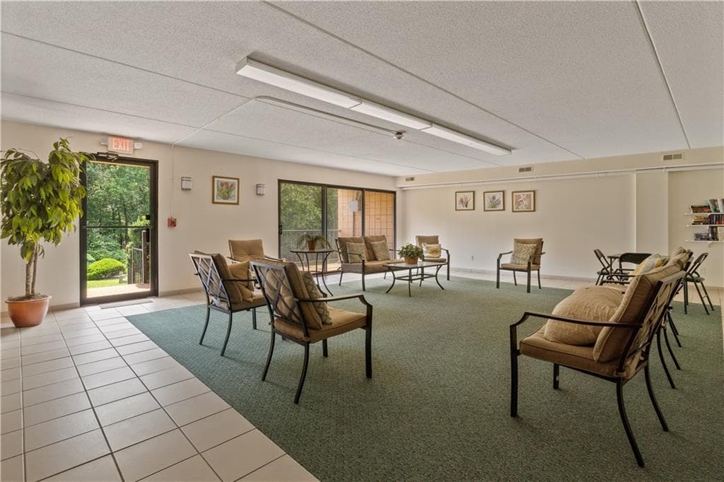 650 East Greenwich Avenue UNIT 5-405 photo 37